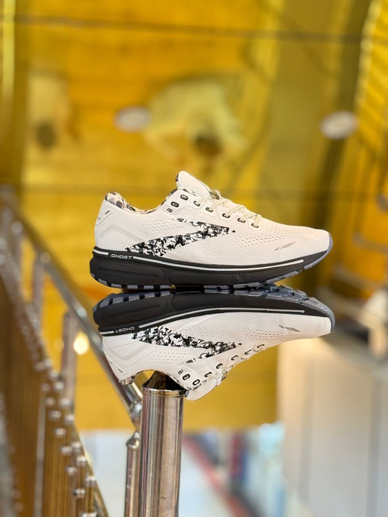 کفش پیاده‌روی و دویدن بروکس گاست ۱۵ (Brooks Ghost 15) – کیفیت مستر کوالیتی ویتنام /سایز 36 الی 45/ فروش تک و عمده