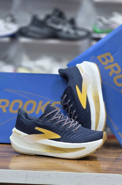 کفش کتونی پیاده روی و رانینگ بروکس گلیسیرین مکس ۲ / Brooks Glyceri max 2 / ضمانت کیفیت / ساخت ویتنام /جعبه و بارکد دار / سایز ۴۰الی ۴۵ /فروش به صورت  تکی و عمده