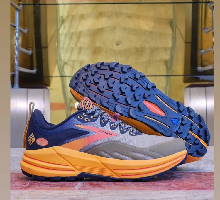 کتونی بروکس کاسکادیا مردانه Brooks Cascadia 16 مسترکوالیتی | سایز 40 تا 45 | مناسب تریل رانینگ و طبیعت‌گردی