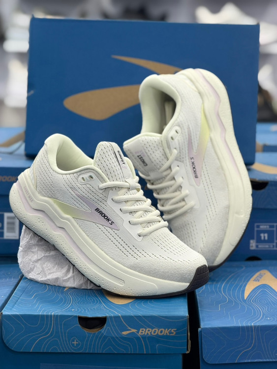 کتونی رانینگ بروکس گاست مکس ۲ (Brooks Ghost Max 2) - راحتی بی‌نظیر برای پیاده‌روی و دویدن / سایز 40 الی 45/ فروش عمده ‌و تکی