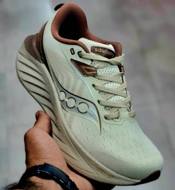کتونی رانینگ و پیاده‌روی ساکونی تریومف 22 Saucony Triumph 22 | سایز 36 تا 4۶ | مناسب دویدن و استفاده روزمره
