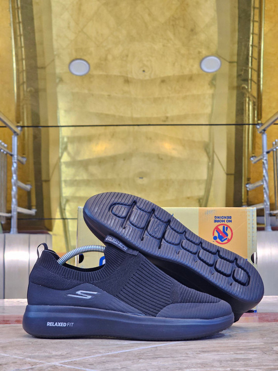کتانی اسکیچرز (Skechers) مدل Hands Free Slip-ins - رویه بافت تنفس‌پذیر  - سری Relaxed Fit / سایز 40 الی 45/فروش عمده ‌و تکی