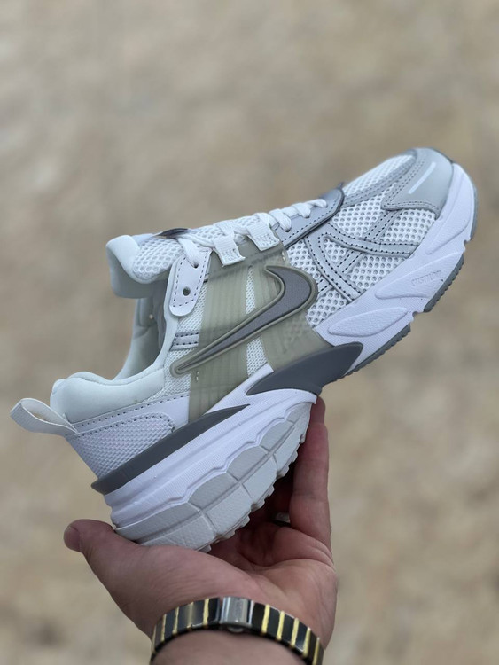 کتونی نایک مدل Nike V2K Run - طراحی سبک، راحتی بی‌نظیر کیفیت بالا