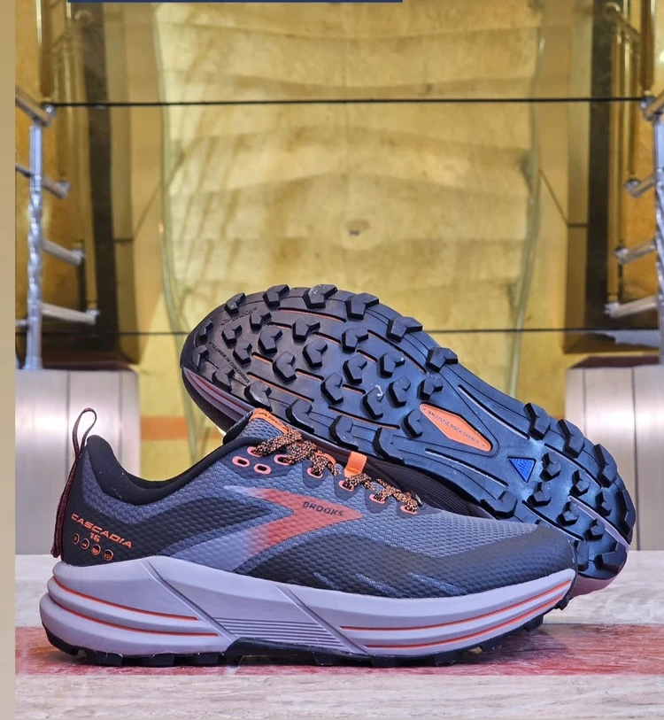 کتونی بروکس کاسکادیا مردانه Brooks Cascadia 16 مسترکوالیتی | سایز 40 تا 45 | مناسب تریل رانینگ و طبیعت‌گردی