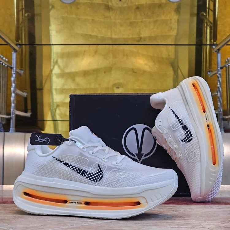 کتونی نایک ومرو پرمیوم مسترکوالیتی /سایز 40 الی 45/ Nike Vomero Premium/ فروش عمده و تک
