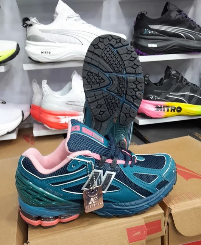 کتونی نیوبالانس 1906 مسترکوالیتی /سایز ۴۰ الی ۴۵/New Balance 1906/