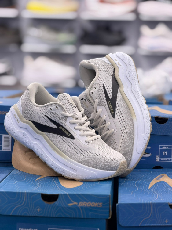 کتونی رانینگ بروکس گاست مکس ۲ (Brooks Ghost Max 2) - راحتی بی‌نظیر برای پیاده‌روی و دویدن / سایز 40 الی 45/ فروش عمده ‌و تکی