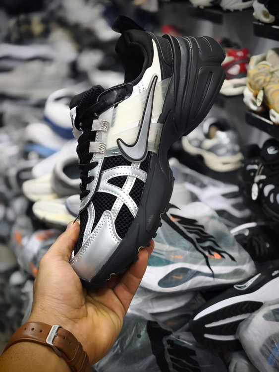 کفش کتونی نایک وی تو کی /سایز 40 الی 45/Nike V2k Run/