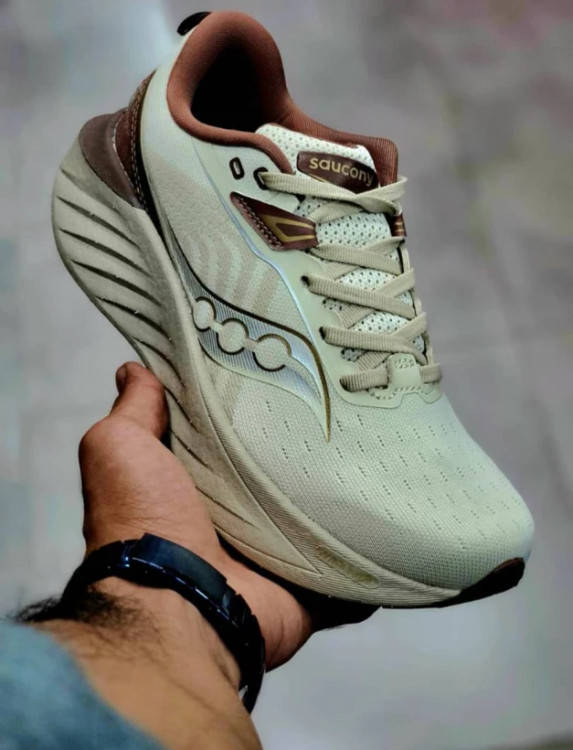 کفش کتونی ساکونی تریمپ 22 / سایز 36 الی 45 / | Saucony Triumph 22 | راحتی بی‌نظیر برای رانینگ و استفاده روزمره