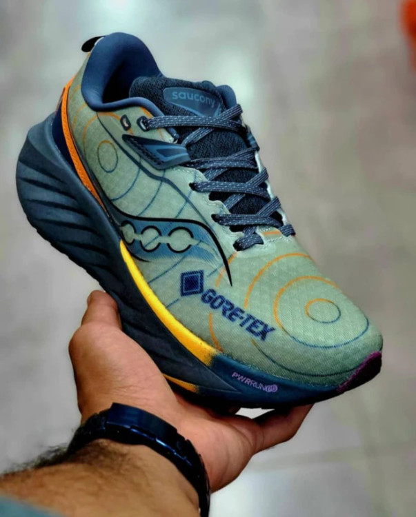 کفش کتونی ساکونی تریمپ 22 / سایز 36 الی 45 / | Saucony Triumph 22 | راحتی بی‌نظیر برای رانینگ و استفاده روزمره