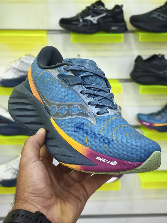 کفش کتونی ساکونی تریمپ 22 / سایز 36 الی 45 / | Saucony Triumph 22 | راحتی بی‌نظیر برای رانینگ و استفاده روزمره