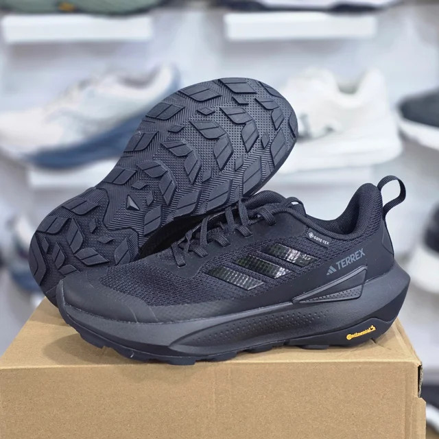 کتونی آدیداس تیرکس مدل گورت /adidas terrex / ساخت ویتنام وارداتی/ سایز 40 الی 45 / کیفیت مستر کوالیتی A تضمین کیفیت /فروش تکی و عمده /