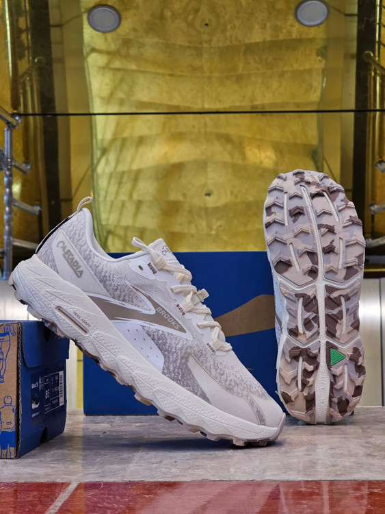 کتونی بروکس کاسکادیا 18 مسترکوالیتی / Brooks Cascadia 18 / سایز 40 تا 45 /