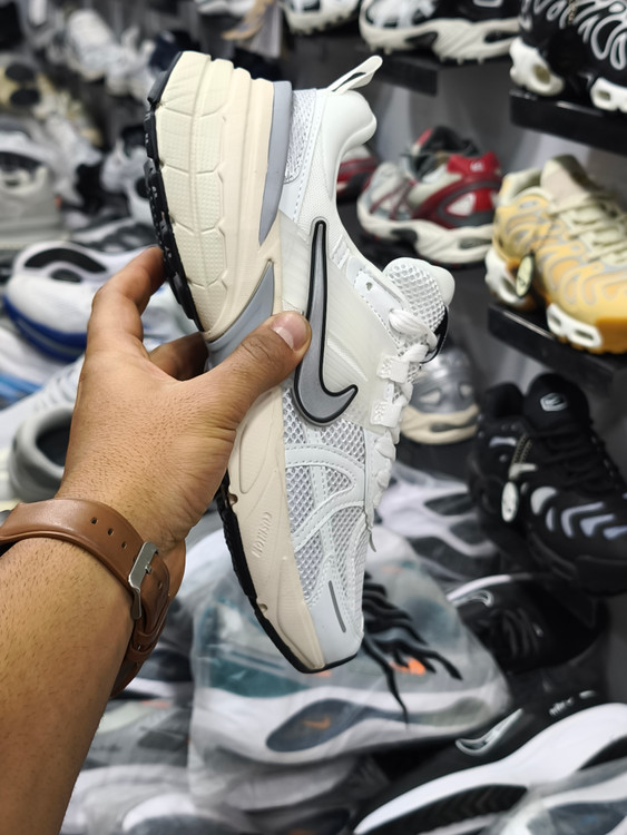 کفش کتونی نایک وی تو کی /سایز 40 الی 45/Nike V2k Run/