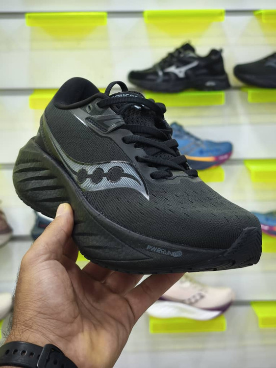 کفش کتونی ساکونی تریمف 22 مسترکوالیتی | Saucony Triumph 22 | نهایت نرمی و راحتی برای دویدن | سایز 36 تا 45