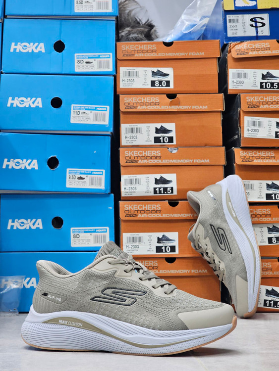 کتونی طبی Skechers Max Cushioning | کفش پیاده‌روی اسکیچرز مکس کوشن مردانه ساخت ویتنام ، با جعبه بارکد دار سایز (40 تا 45) فروش تکی و عمده