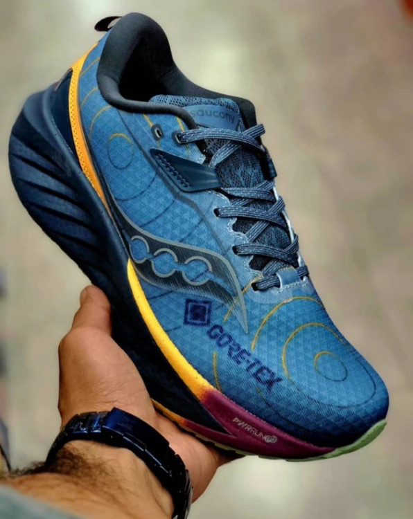 کفش کتونی ساکونی تریمپ 22 / سایز 36 الی 45 / | Saucony Triumph 22 | راحتی بی‌نظیر برای رانینگ و استفاده روزمره