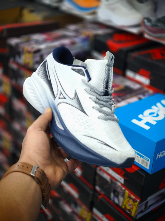 کفش میزانو Mizuno مدل Astro Plus | سبک، راحت و زیبا | سایز ۴۰ الی ۴۵