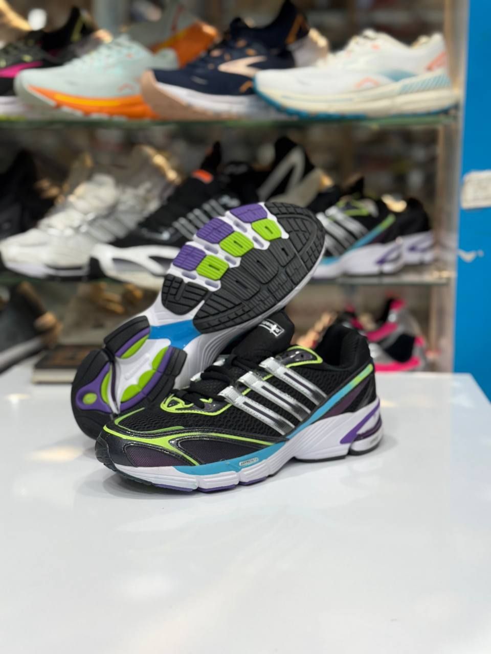 کفش کتونی ادیداس Supernova Cushion 7 مسترکوالیتی | راحتی بی‌نظیر، طراحی حرفه‌ای و مناسب پیاده‌روی و استفاده روزمره | سایز 39 تا 43