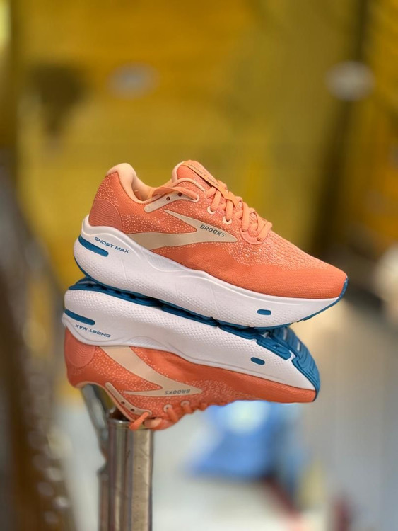 کتونی رانینگ بروکس گاست مکس مستر کیفیت Brooks Ghost Max - نارنجی سفید