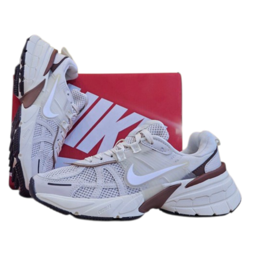 کتونی نایک وی تو کی زنانه مسترکوالیتی /سایز 37 الی 40/Nike V2k Run/ فروش عمده و تک