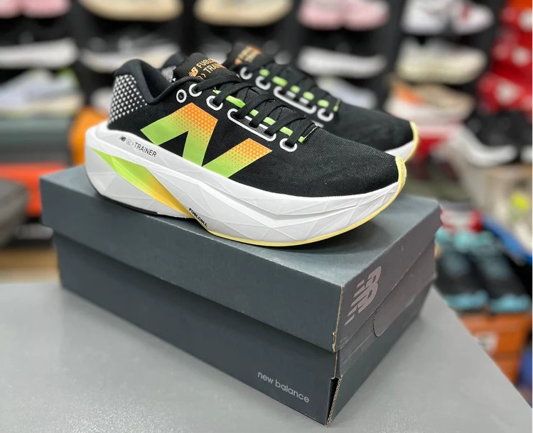 کتونی نیوبالانس الیت فیوئل سل New Balance FuelCell Elite v4 کیفیت مسترکوالیتی ویتنام (خرید عمده و تک - سایز ۴۰ تا ۴۵)