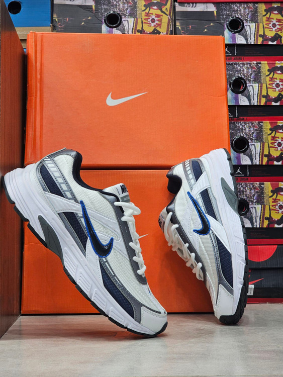 کتونی نایک ویومرو ۵ سفید، سرمه‌ای (آبی تیره) و طوسی Nike Zoom Vomero 5 (کیفیت مستر کوالیتی)