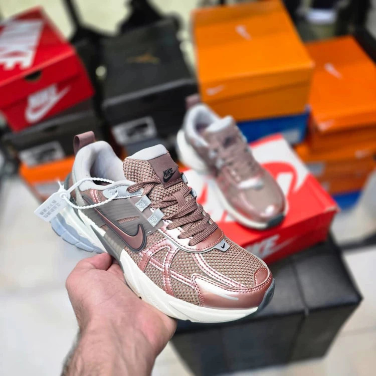 کتونی نایک وی تو کی زنانه مسترکوالیتی /سایز 37 الی 40/Nike V2k Run/ فروش عمده و تک