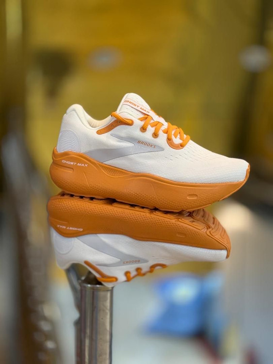 کتونی رانینگ بروکس گاست مکس مستر کیفیت Brooks Ghost Max - رنگ سفید