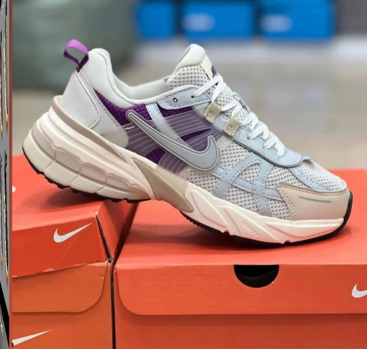 کتونی نایک وی تو کی مسترکوالیتی /سایز40 الی 45/Nike V2k Run/ فروش عمده و تک